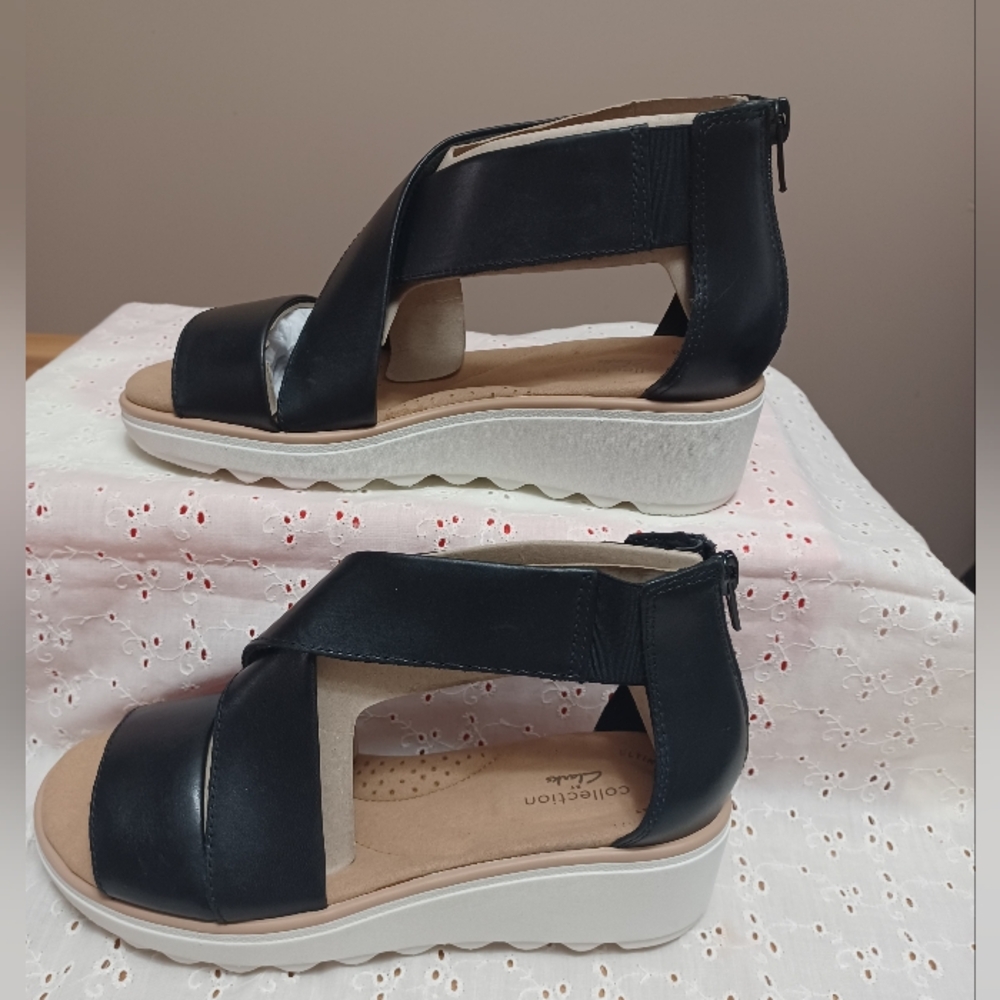 Clarks Black Platform Shoes with Wide Strap - Picture 6 of 6